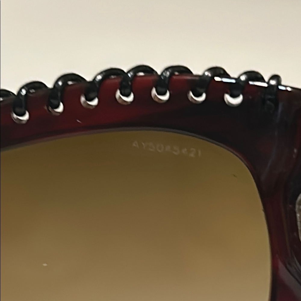 Burberry Stylish Sunglasses - Picture 2 of 11